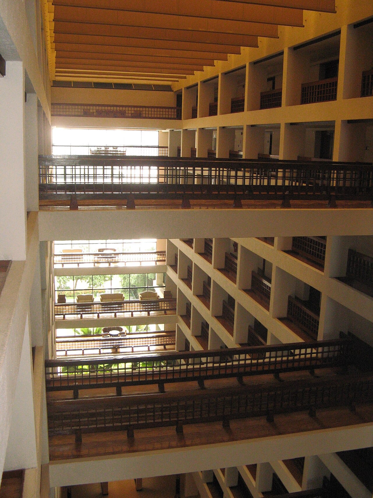 Atrium connecting rooms at the Cinnamon Grand, Colombo